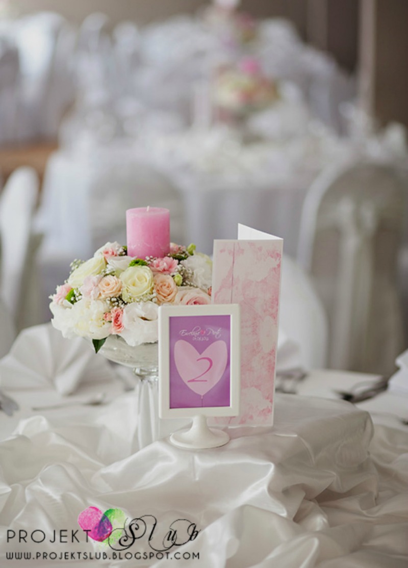 oznaczenia stołów fiolet ślub